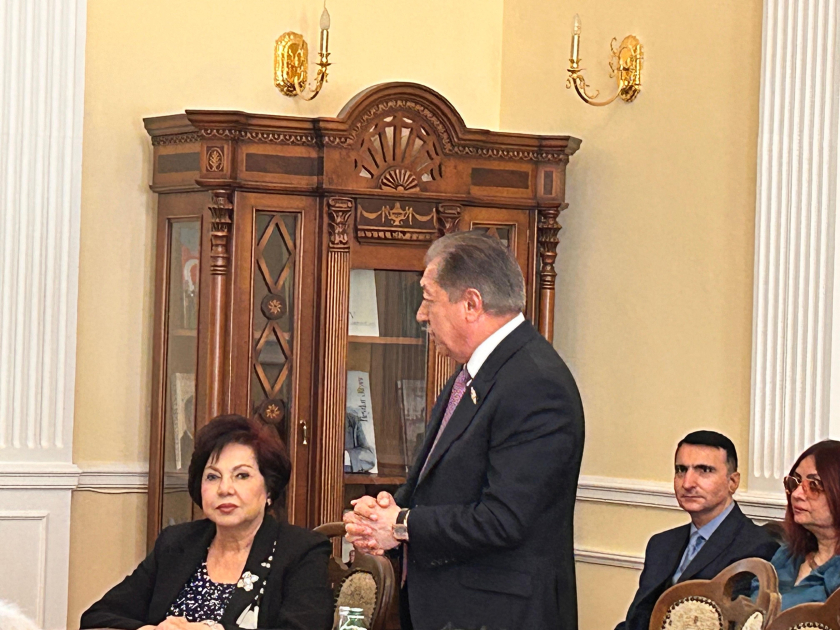Bəxtiyar Vahabzadənin 100 illiyi münasibətilə kitab çap olundu