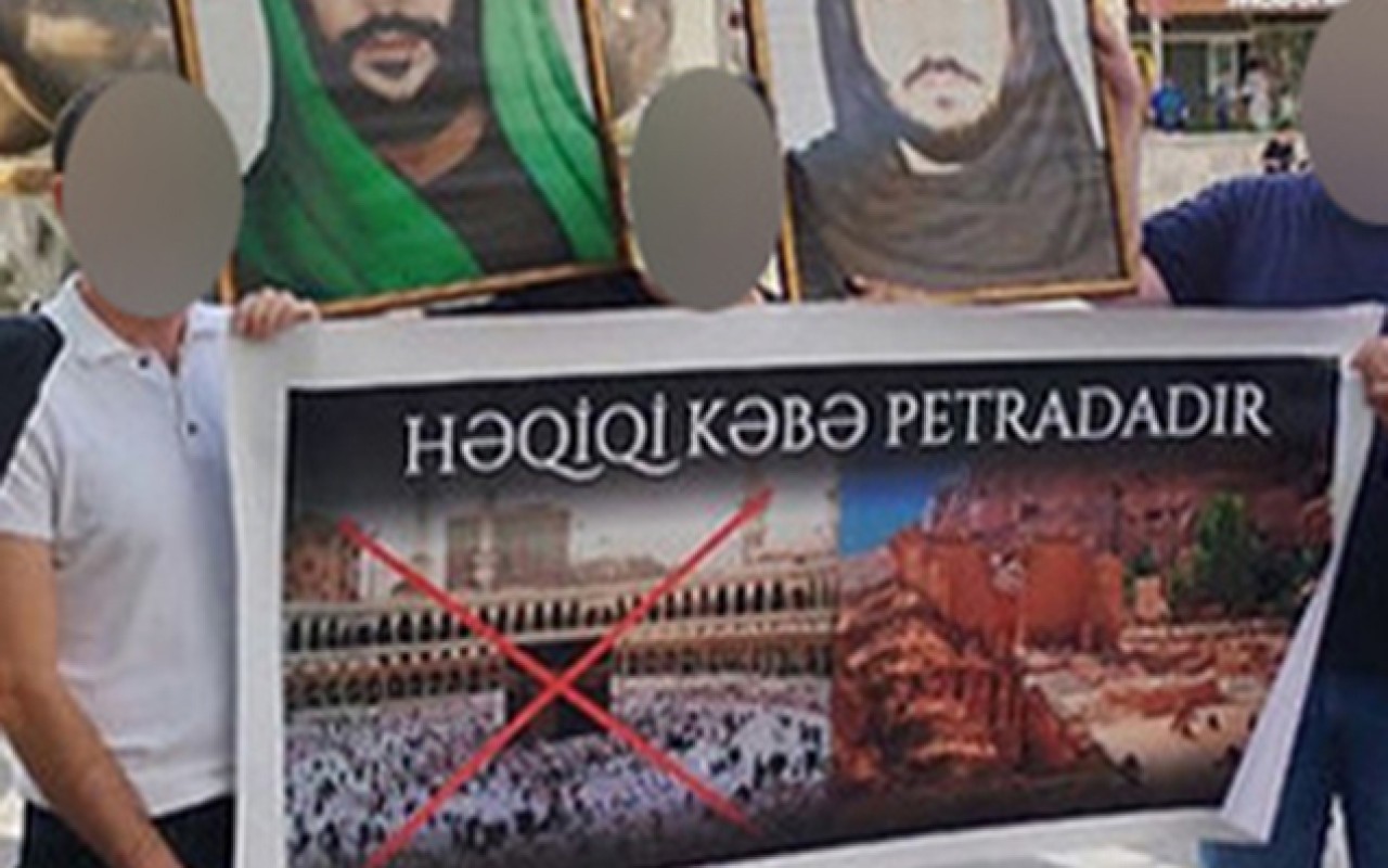 “28 Mall”un qarşısında plakat açan təriqət üzvləri həbs edildi