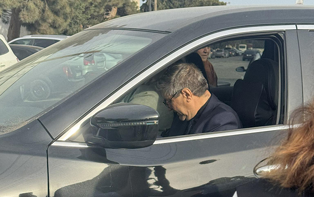 Əvəz Zeynallının azadlıqdan ilk FOTOSU