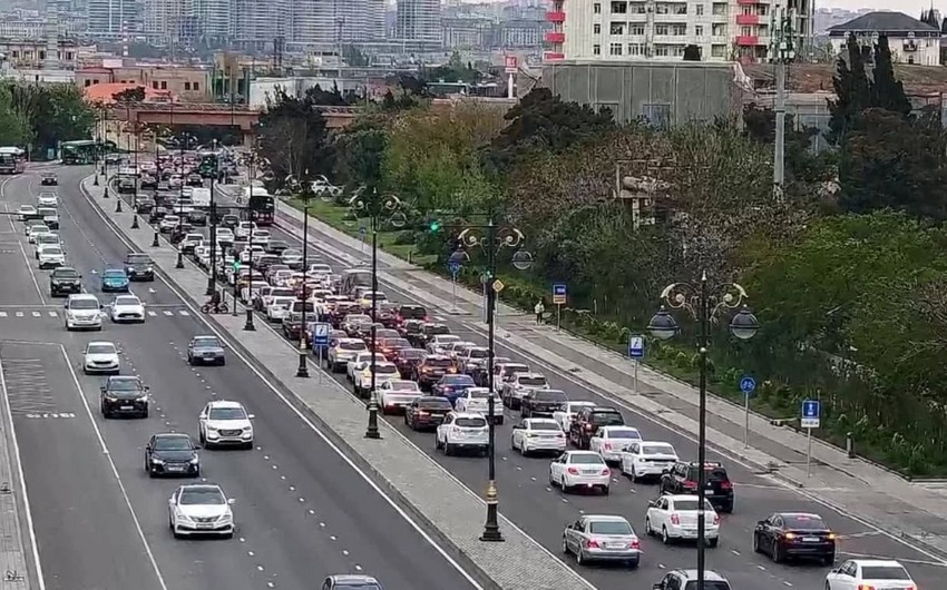 Bu yollarda tıxac var - SİYAHI