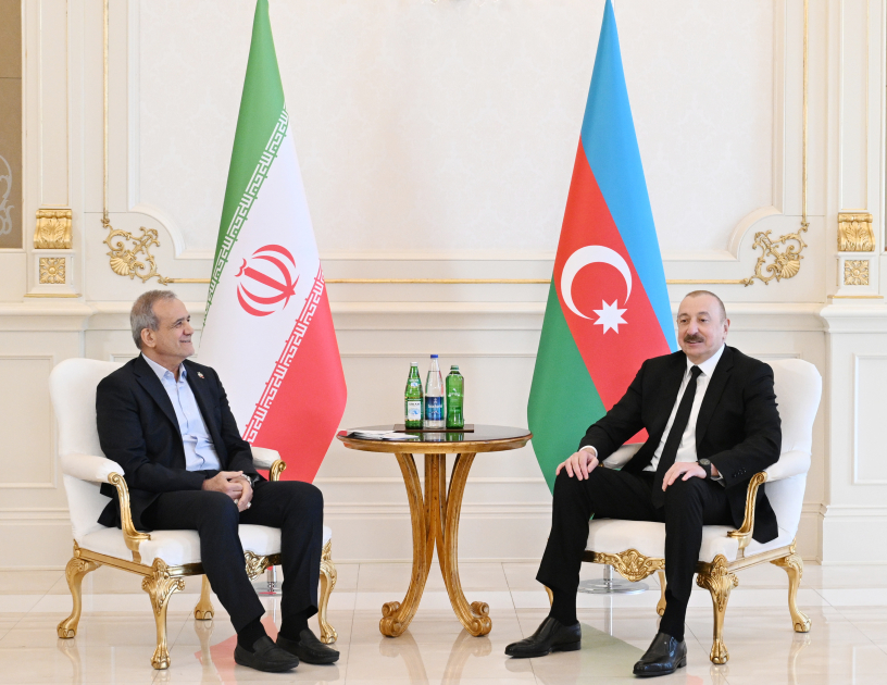 Prezidentlərin məhdud tərkibdə görüşü olub - FOTO