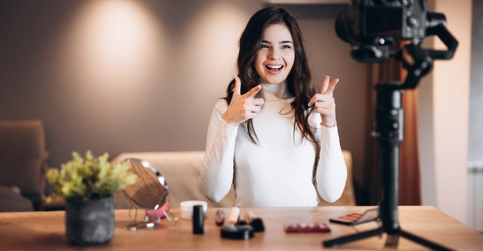 Gənc qızlar arasında yayılan “influencer” xəstəliyi: səbəbi nələrdir?