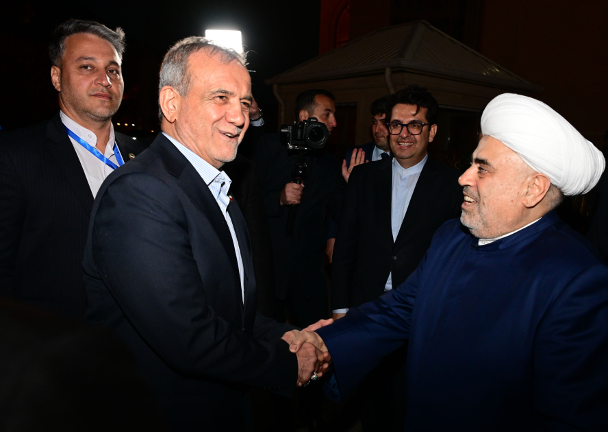 İran Prezidenti Bibiheybət məscidində - FOTOLAR