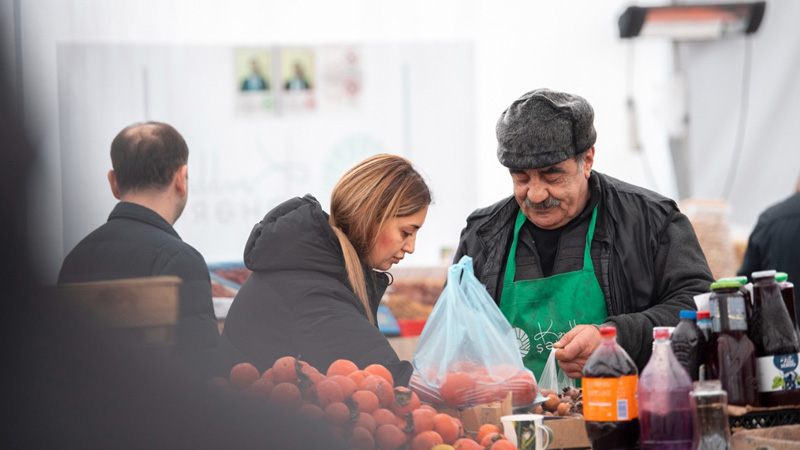 Bazarlarda niyə sanitar-gigiyena qaydalarına riayət edilmir?