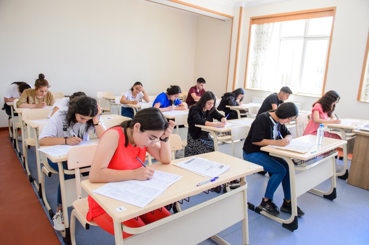 Qəbul imtahanlarının başlanma saatı DƏYİŞDİ