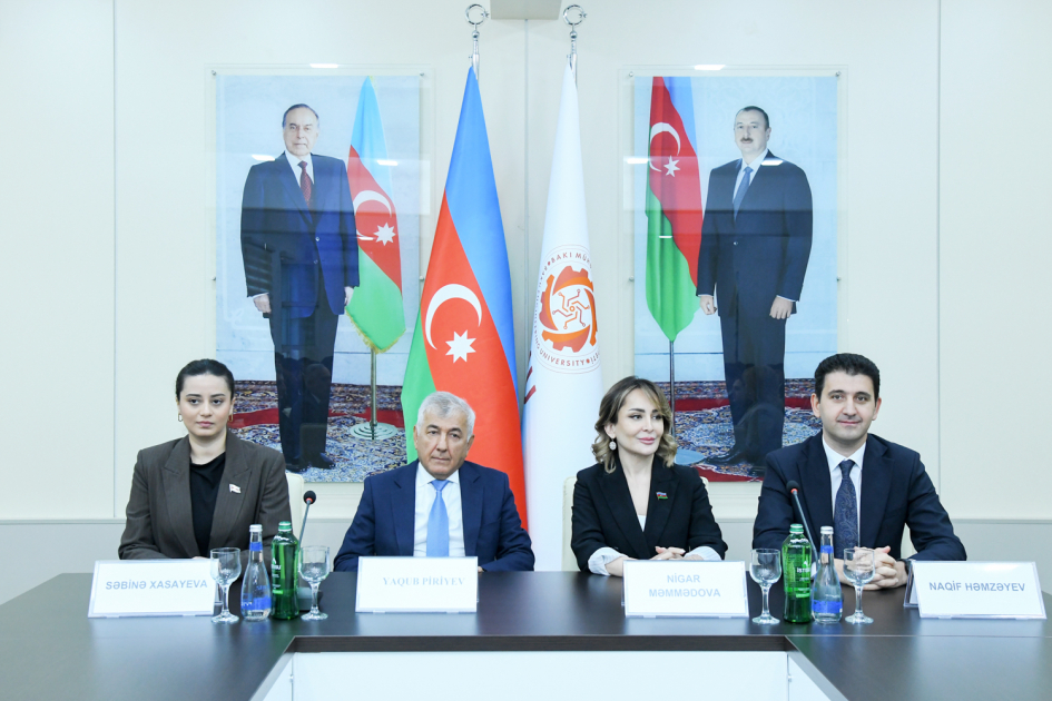 BMU-da deputatlar tələbələr ilə görüşüb - FOTO