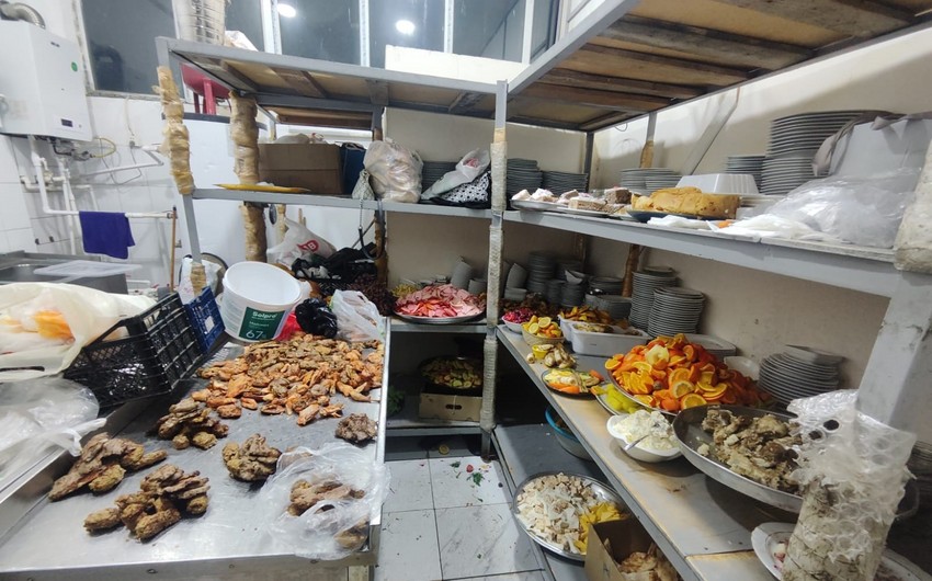 Bakının məşhur restoranında iyrənc mənzərə: kütləvi zəhərlənmə burda olub