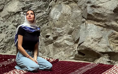 Arzu Əliyeva Əshabi-Kəhf ziyarətgahında