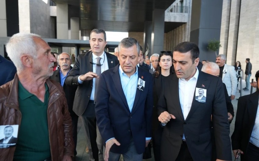 CHP sədrinə yumruqla hücum - VİDEO