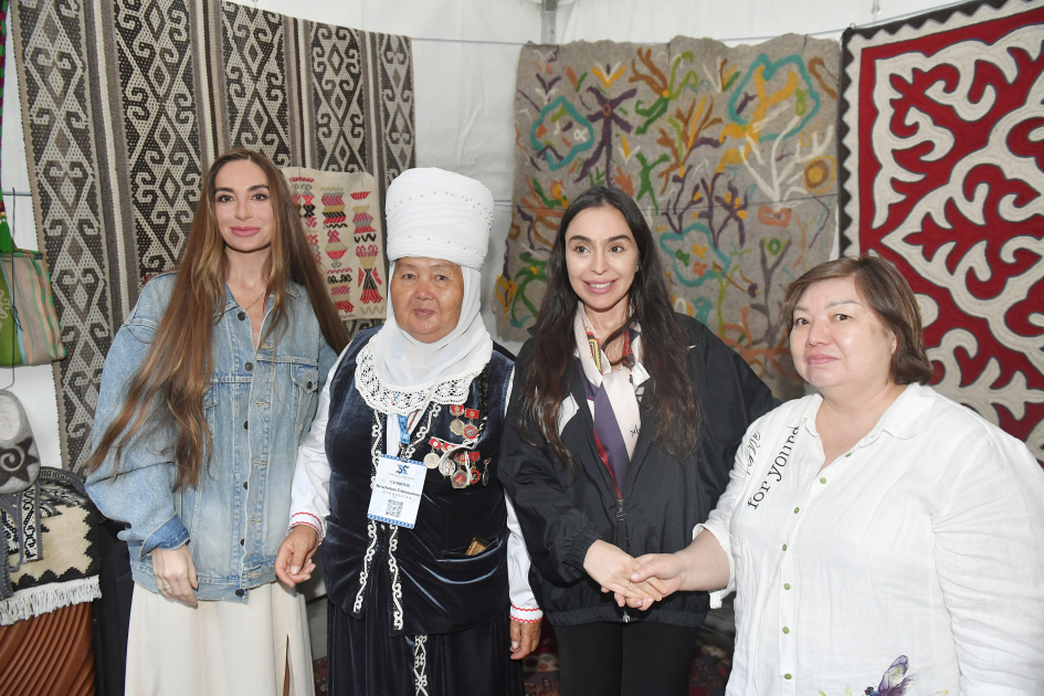 Leyla və Arzu Əliyevalar Xalça Festivalında - FOTO