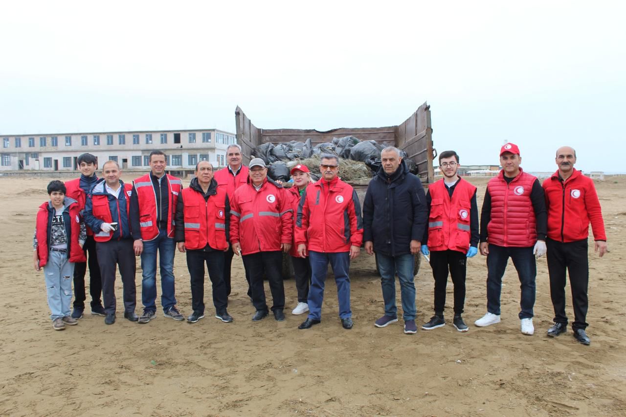 Qızıl Aypara Cəmiyyəti ekoloji aksiya keçirib - FOTO