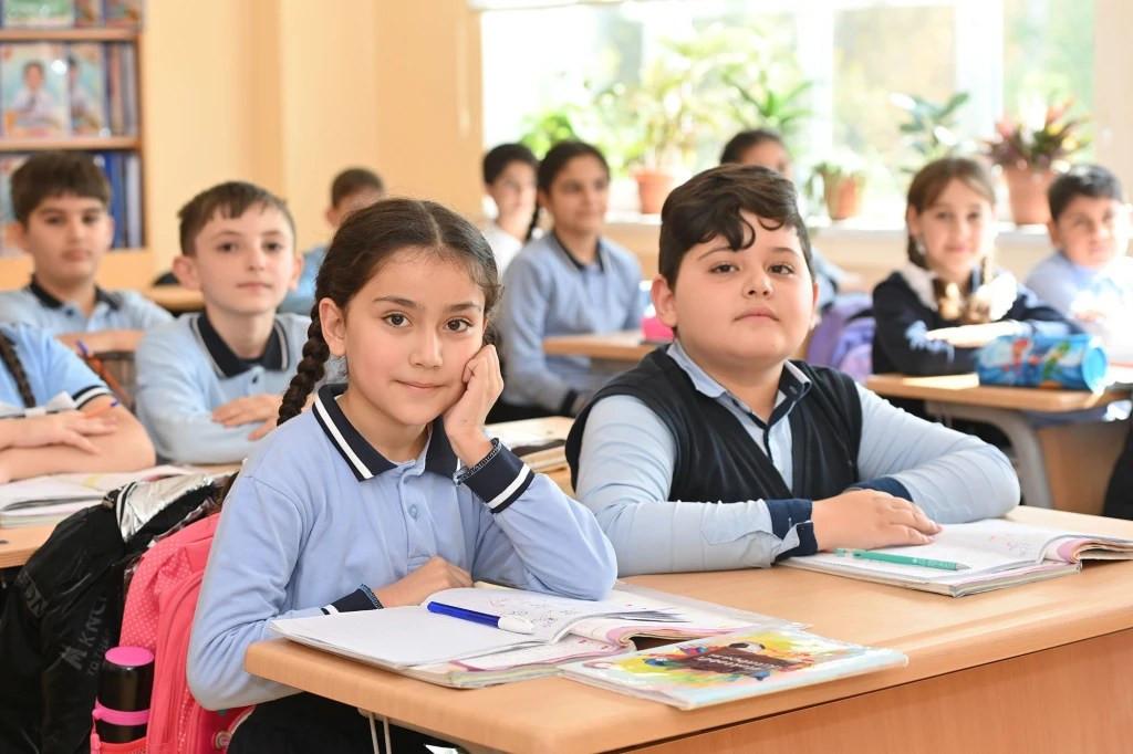 Region məktəbləri Bakıdakıları ÜSTƏLƏYİR