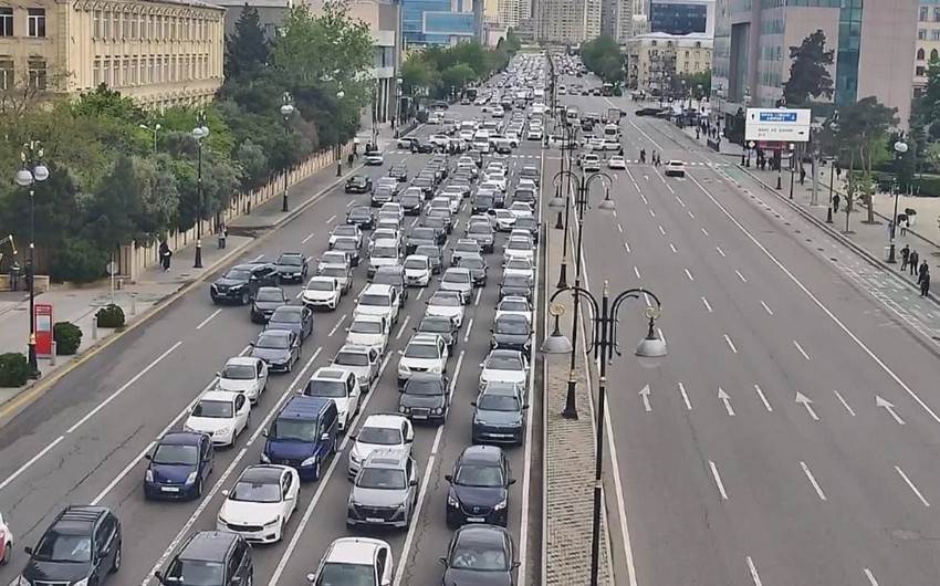 Bakının tıxaclı YOLLARI...