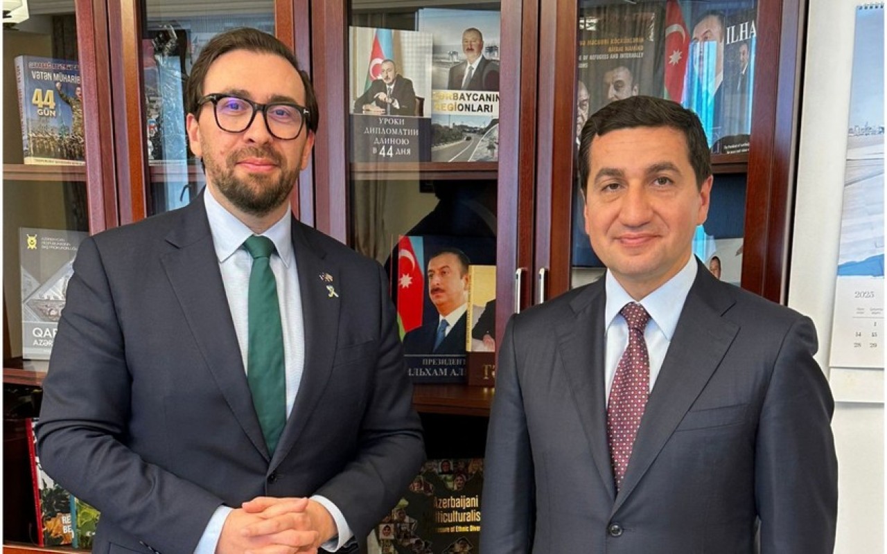 Hikmət Hacıyev NATO nümayəndəsi ilə görüşdü 