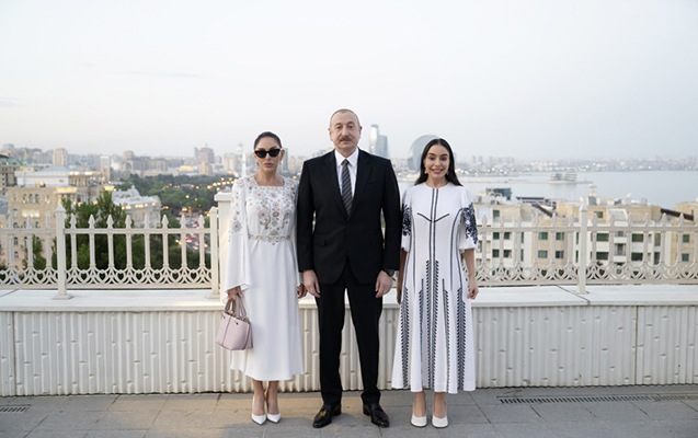 Prezidentlə ailə üzvləri "Gülüstan" sarayında - FOTO