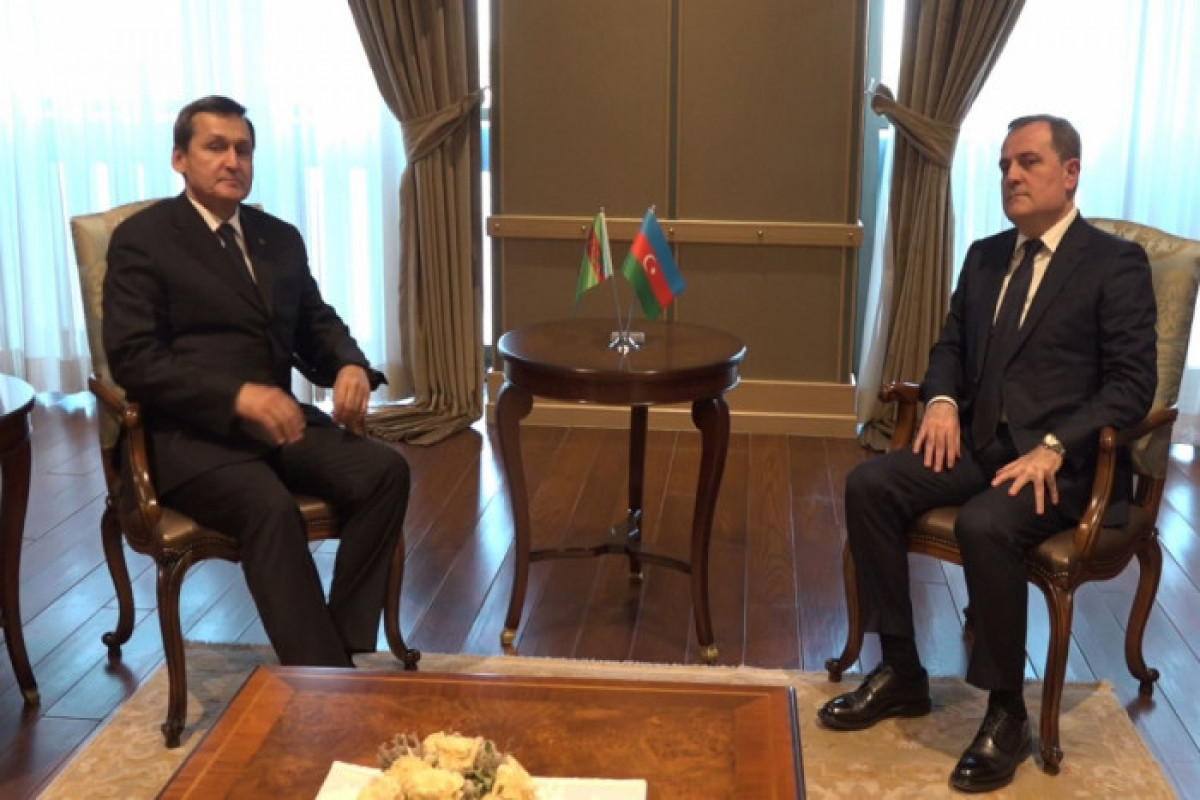 Ceyhun Bayramov türkmənistanlı həmkarı ilə DANIŞDI