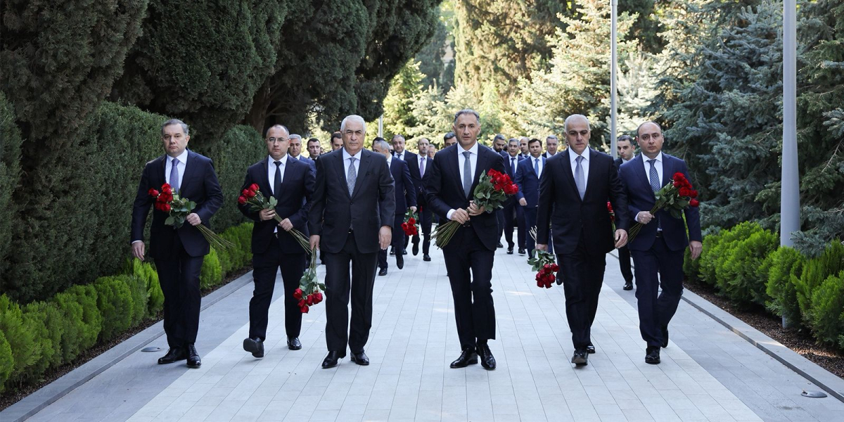 Rəqəmsal İnkişaf və Nəqliyyat Nazirliyinin kollektivi Ulu Öndər məzarını ziyarət etdi
