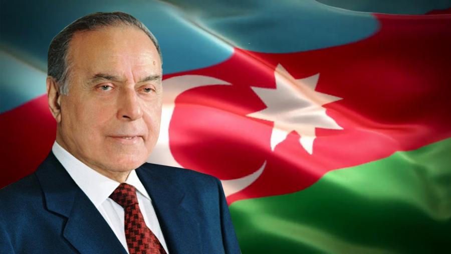 Heydər Əliyev - zamanın fövqündə dayanan düha
