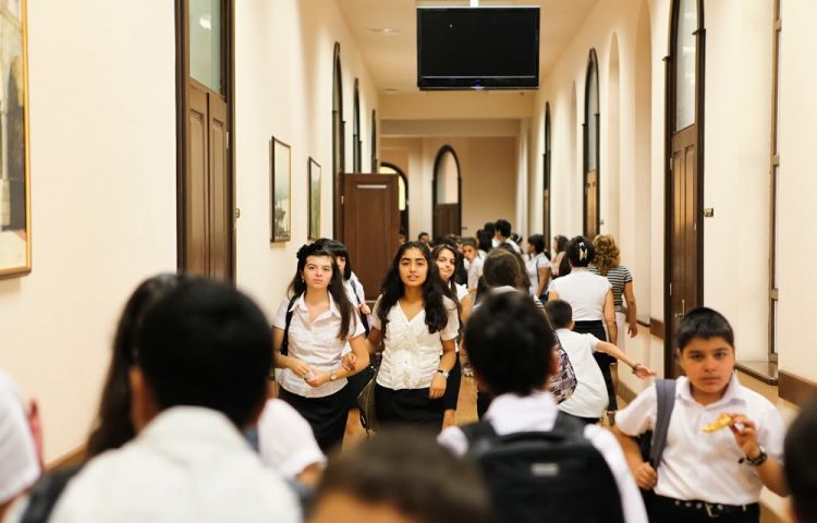 Ağdamda 10-cu sinif şagirdi dərsə BURAXILMIR