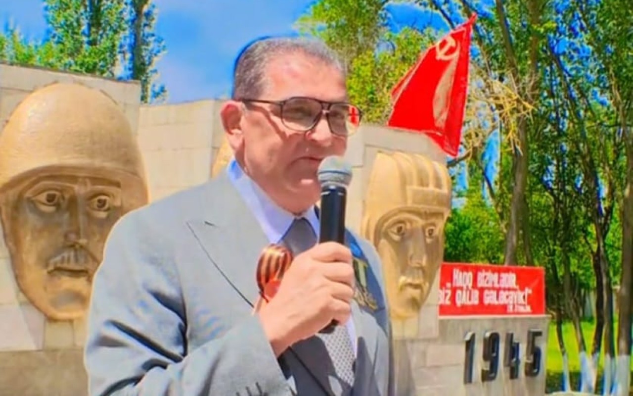 Ağsaqqallar Şurası SSRİ bayrağını qaldıran sədrə görə TOPLAŞIR