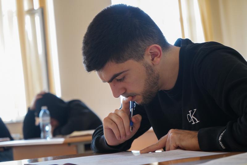 Dövlət universitetlərinin ingilis bölməsində təhsil bərbaddır - ETİRAZ