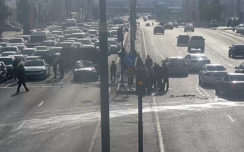 Babək prospektində qəza: 4 nəfər YARALANDI