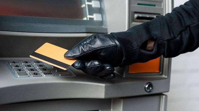 Daha 20 min manat oğurlandı