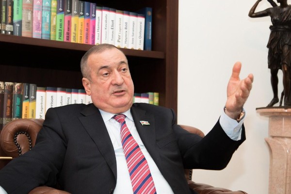 "Saleh Səmədov utandığından üzə çıxmır"
