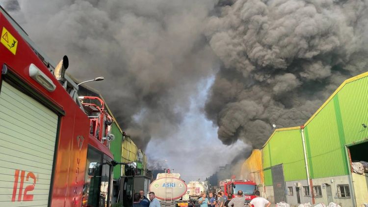 Türkiyədə fabrik yanır