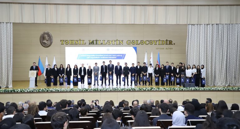 308 tələbəyə “Adlı təqaüd” verildi - FOTO