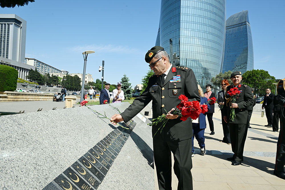 Türkiyənin ordu generalı Bakıda - FOTOLAR