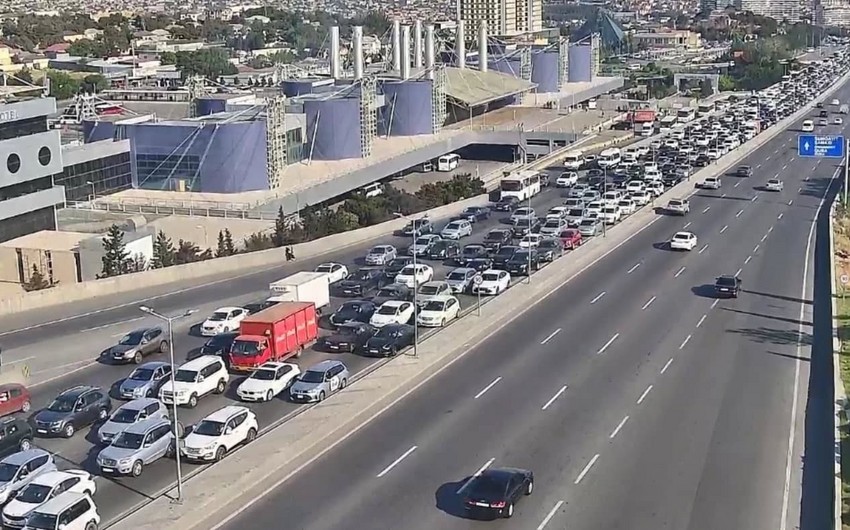 Bakıda tıxac olan yolların SİYAHISI