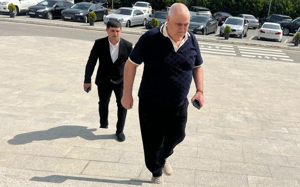Sualı cavablamaq üçün savadım yoxdur - "Şərurlu İsfəndiyar" ifadə verdi 