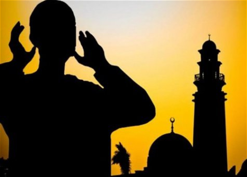 Məscidlərimizdə azan necə verilir: canlı, yoxsa fonoqramla?