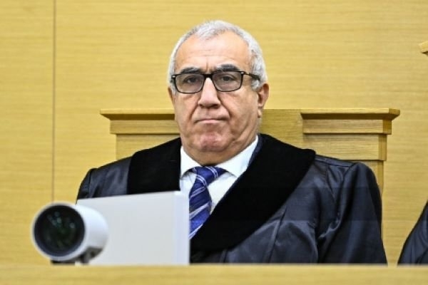 Sabiq hakim vəkillik fəaliyyətinə başladı - FOTO 