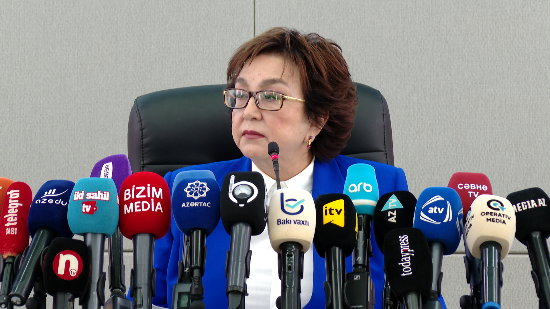 Məleykə Abbaszadə od püskürdü: “Bu insanlara ekspert adını kim verib?”