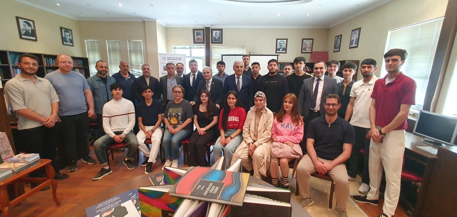 Qars Qafqaz Universitetinə və İğdır Azərbaycan Evinə kitablar təqdim olundu