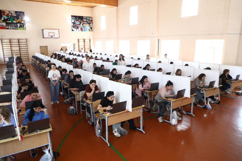 Bakı məktəblərinə işə qəbul üçün imtahan keçirilib