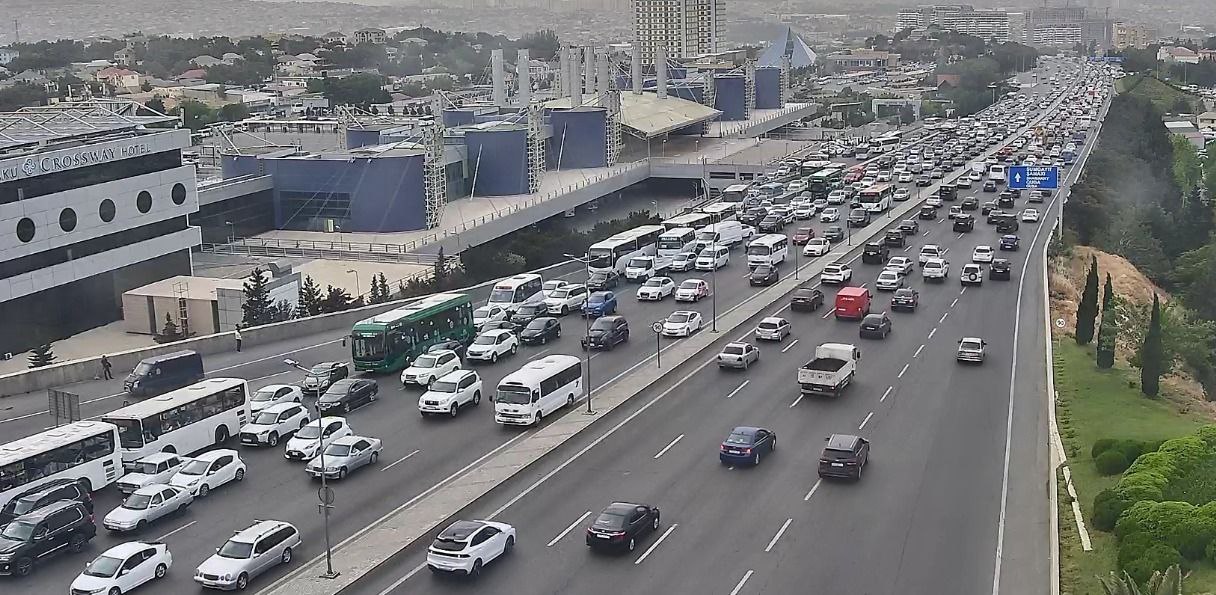 Bakının 19 küçəsində tıxac - SİYAHI