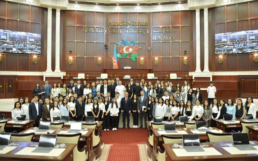 Qarabağ Universitetinin tələbələri Milli Məclisdə - FOTOLAR