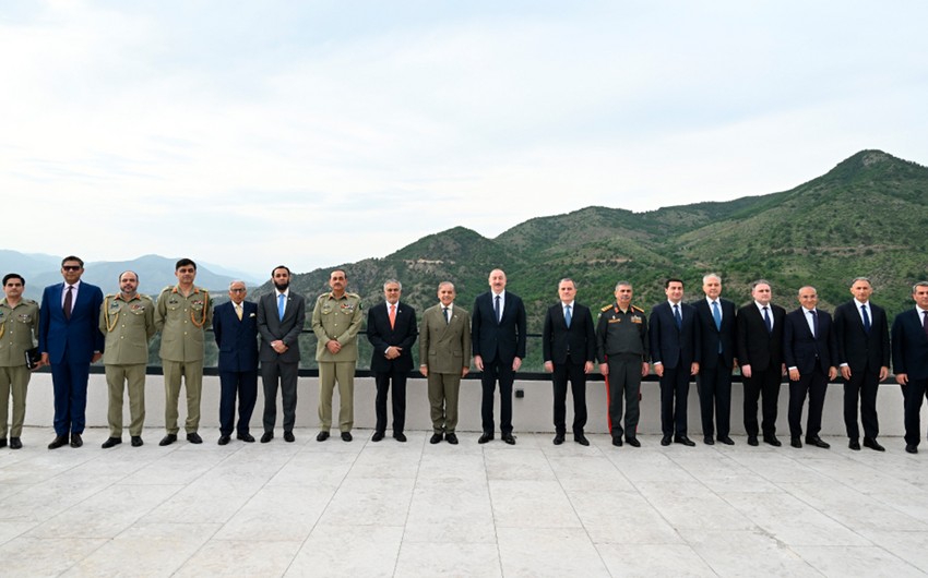 Liderlər Laçında geniş tərkibdə görüşdü
