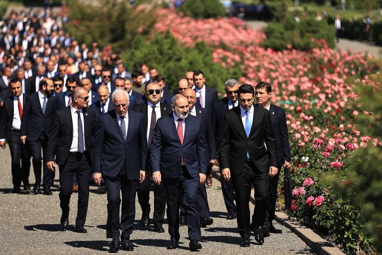 Ermənistan müstəqilliyini elan edəndə 12 min km² ərazisi olub