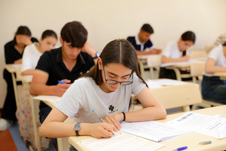 Lisey və gimnaziyalarla bağlı qərar ləğv olundu: bu siniflərə qəbula İCAZƏ VERİLDİ