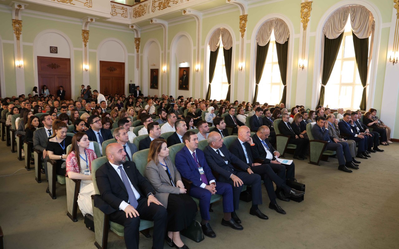 UNEC-də beynəlxalq forum keçirildi - FOTOLAR