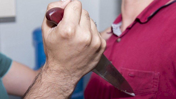 Gənc oğlan 37 yaşlı kişini ürəyindən BIÇAQLADI