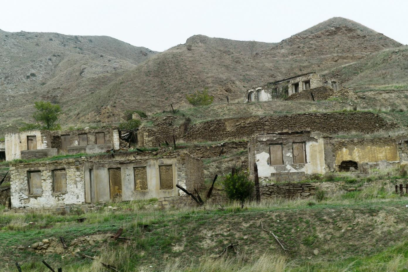 “Azad edilən torpaqlarda dəfn üçün hüquqi imkan yaradılsın” - Yazıçı