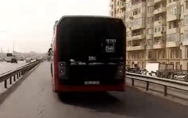 “Bakubus”un avtobusundakı nasazlıq Bakı-Sumqayıt yolunu iflic etdi