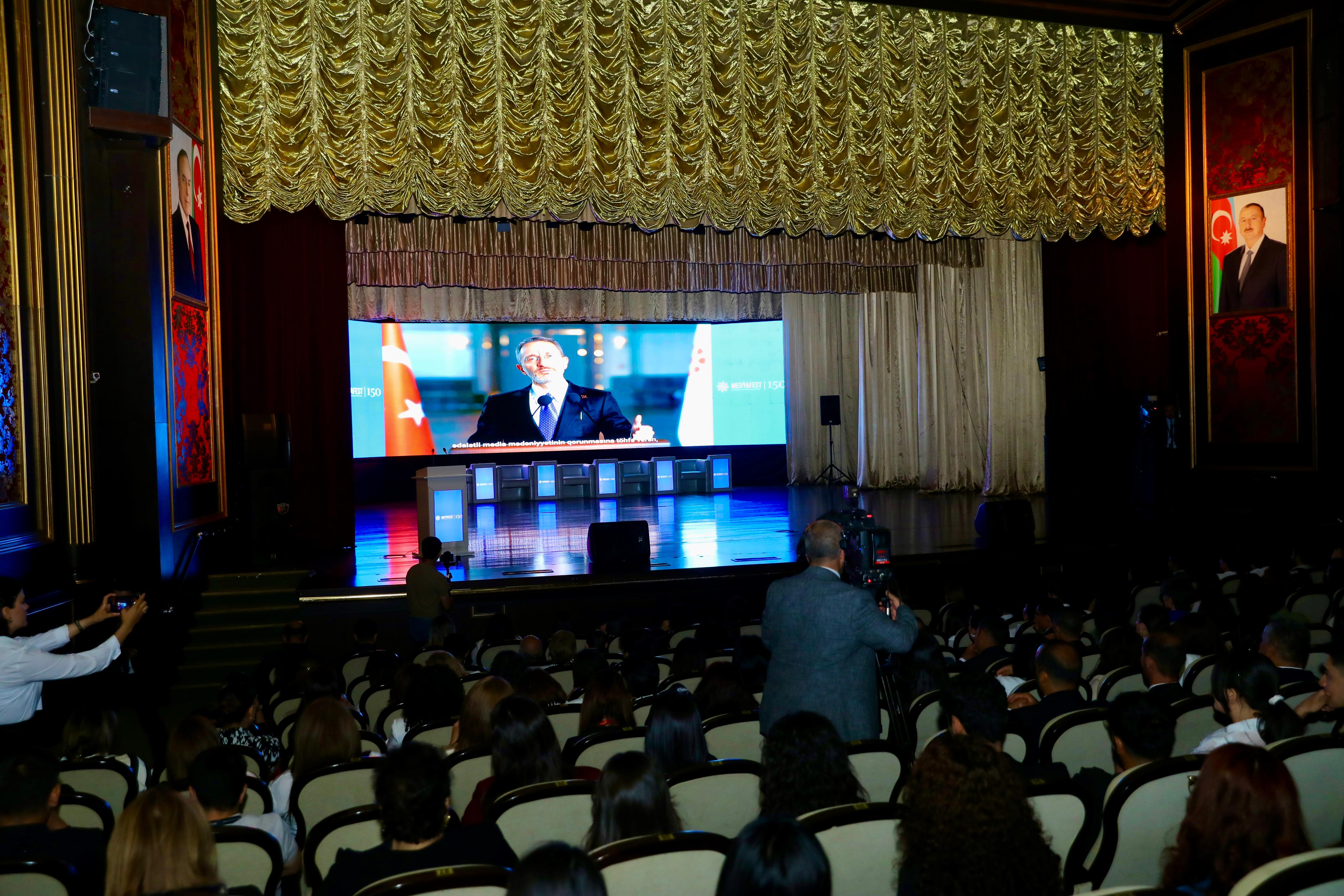Fahrettin Altundan Azərbaycan mətbuatına təbrik