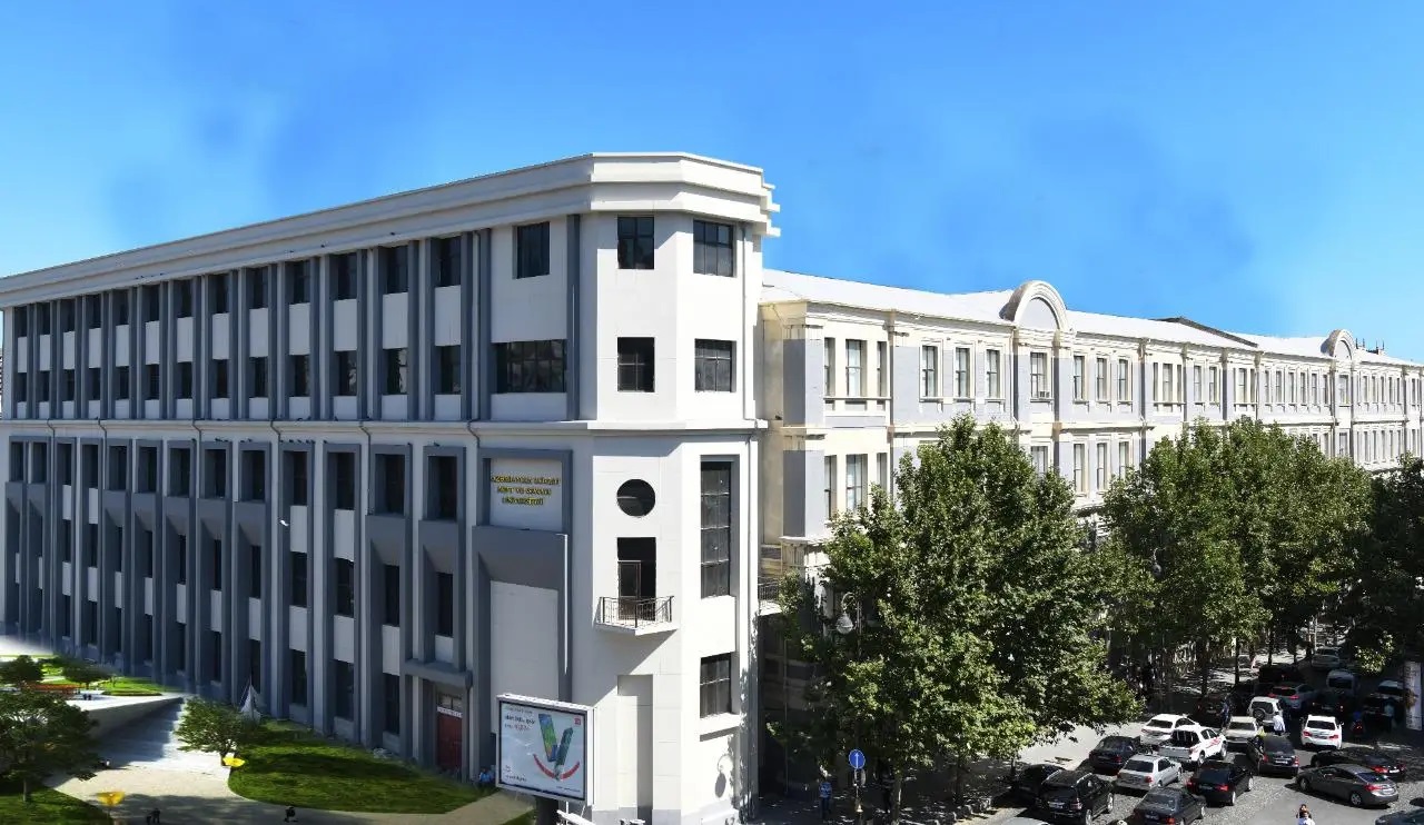 Bu universitet müəllim axtarır - Maaş 6 mindən YUXARIDIR