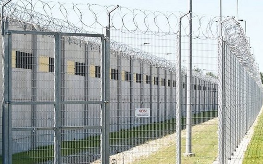Bakıda həbsxananın damı uçdu